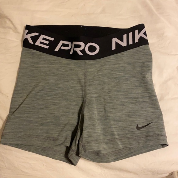 black and grey nike pros